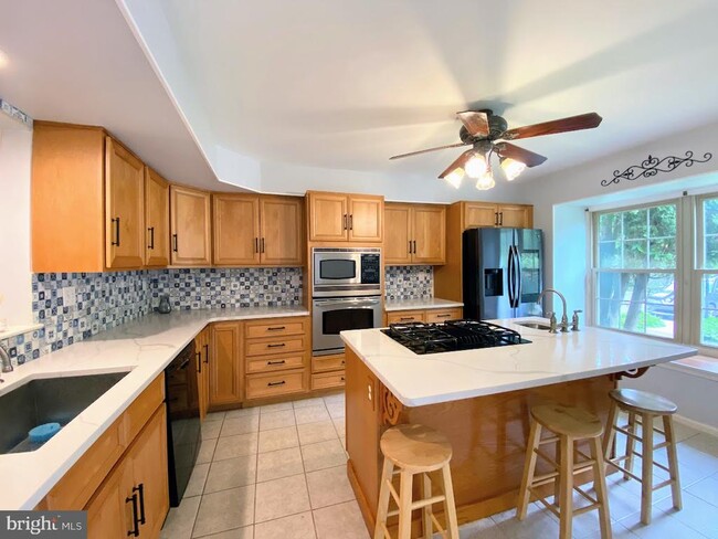 Building Photo - 618 Shropshire Dr