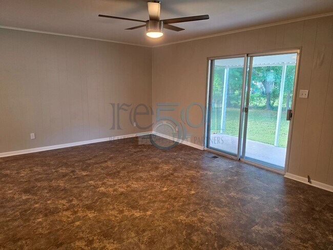 Building Photo - 6601 Blue Bird Dr