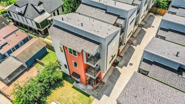 Building Photo - 1523 Hickory St