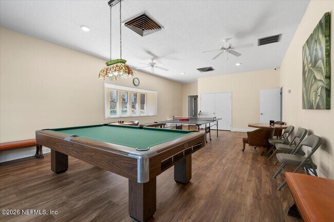 Building Photo - 8140 Sutton Pl N