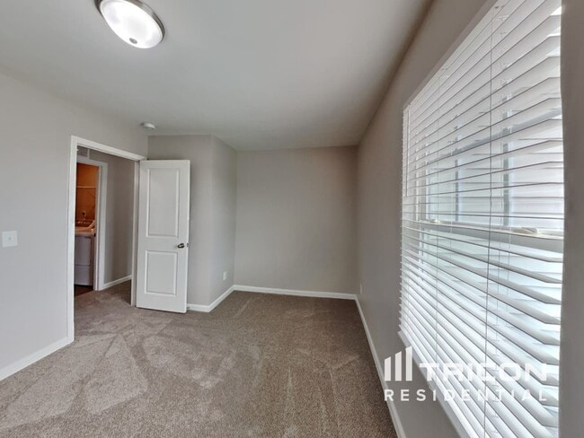 Building Photo - 209 Quincy Meadow Ave