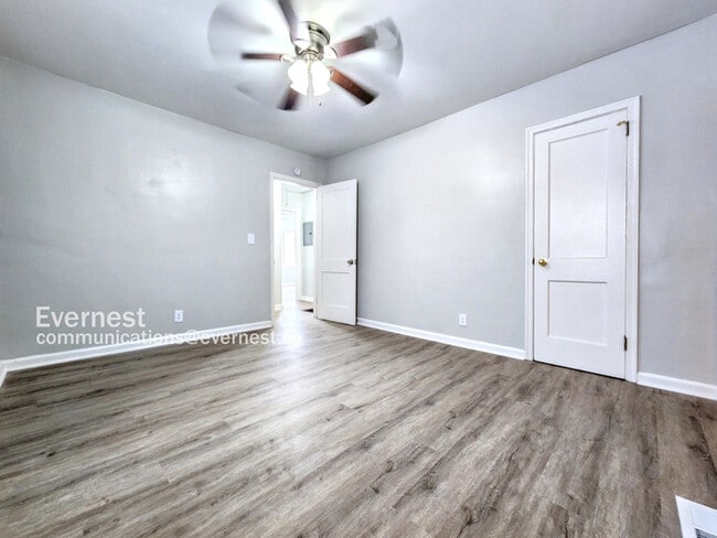 Building Photo - 1292 Beecher St SW