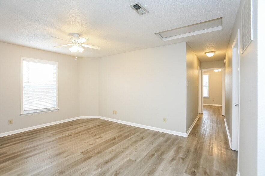 Building Photo - 12179 Maize Dr