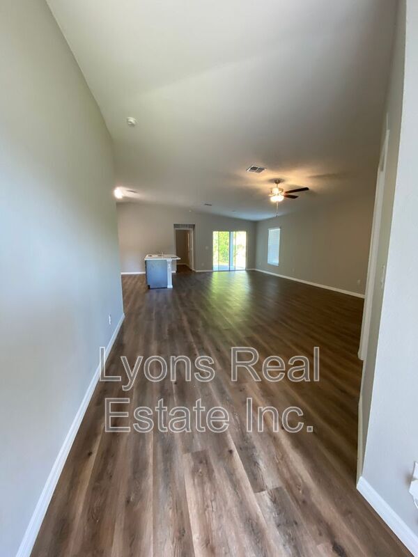 Building Photo - 2343 Briarwood St