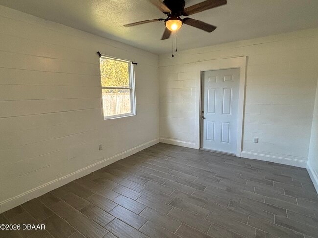 Building Photo - 93 Ford St