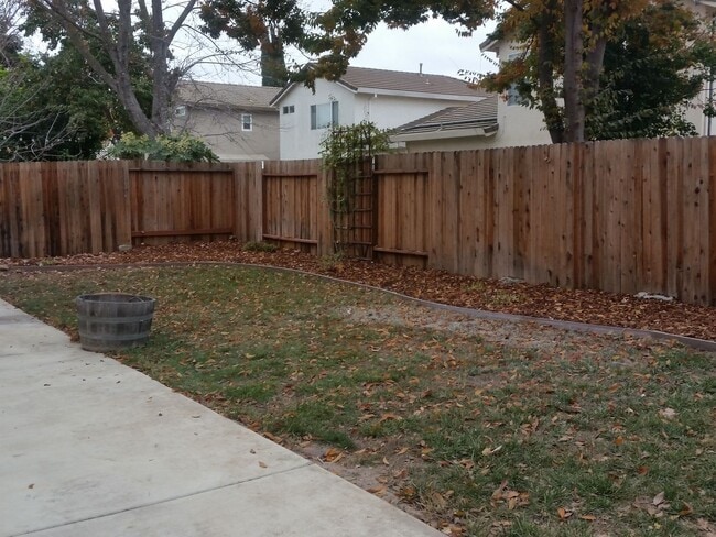 Building Photo - Spacious 4-Bedroom Home in a Great Neighborhood!