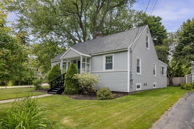 Building Photo - 27 Riverview Rd