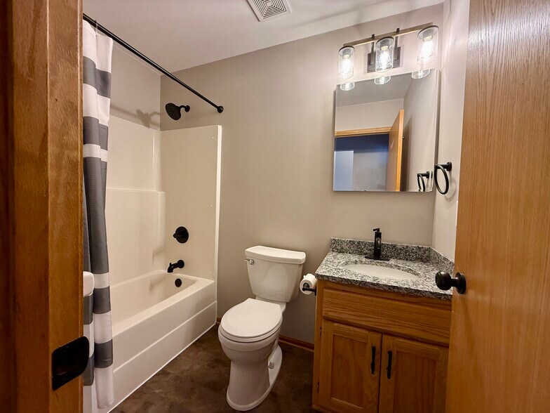 Building Photo - 176 Pheasant Ridge Dr