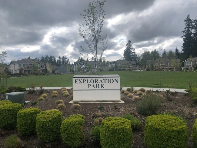 Building Photo - 3 Bed, 2.5 Bath Millcreek Townhouse 2 Car $3099.00