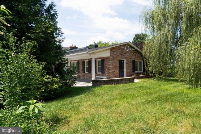 Building Photo - 610 Valley Brook Dr