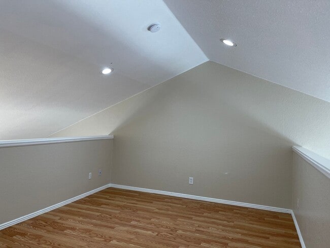Building Photo - 1021 S Walden Way