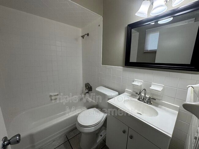 Building Photo - 775 Crabapple Ln