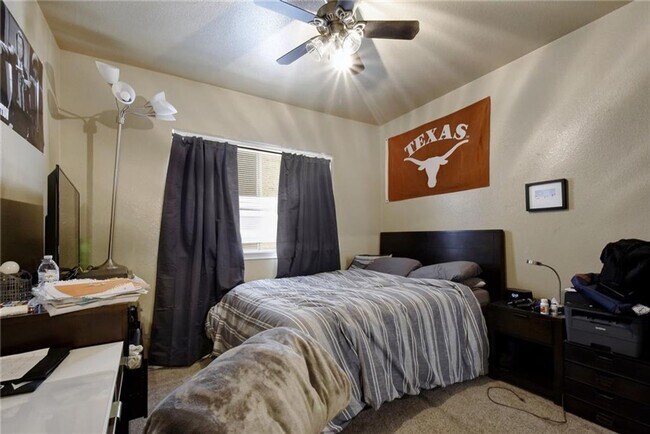 Building Photo - West Campus Condo Under $1000/Bedroom Walking To Campus