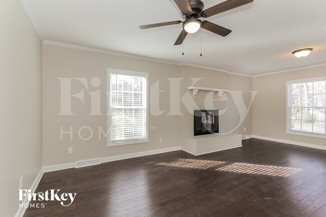 Building Photo - 10601 Parlor Rd