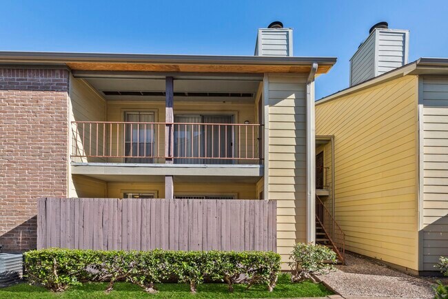 Building Photo - 9350 Country Creek St