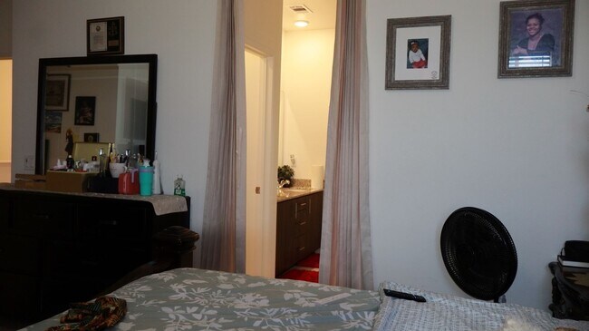 Building Photo - 4 bedrooms 3.5 baths townhome in South San Diego