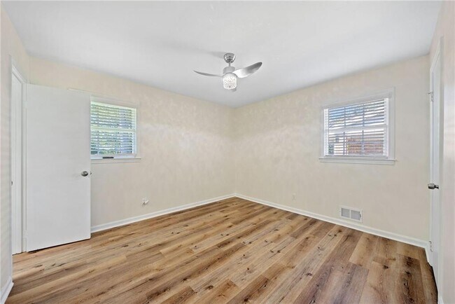Building Photo - 1467 Thompson Pl