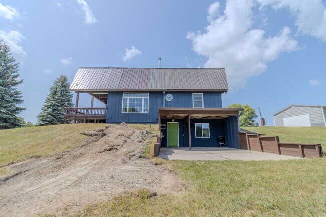 Building Photo - 7825 S Lake Leelanau Dr
