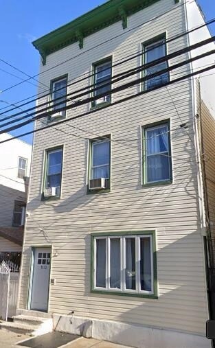 Building Photo - 1172 Summit Ave