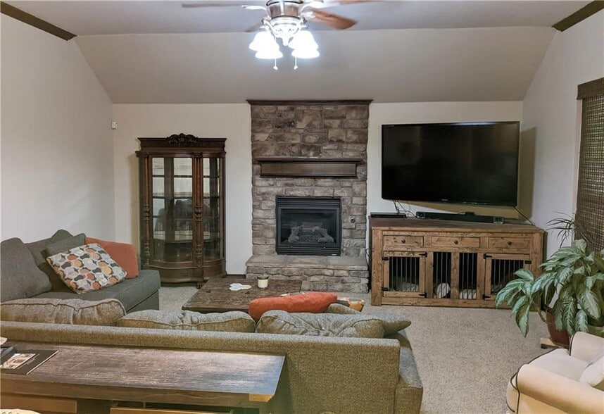 Building Photo - 2508 Black Oaks Cir