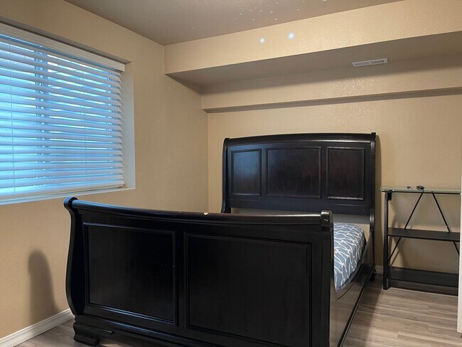 Building Photo - 6521 Donahue Dr