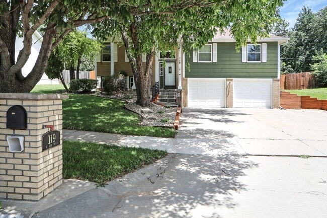 Building Photo - Spacious Home for Rent!