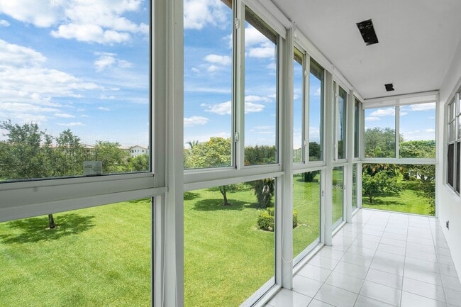 Building Photo - 290 Brighton G