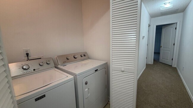 Building Photo - Spacious 3-Bed, 2.5-Bath Townhome in a Quiet Location!