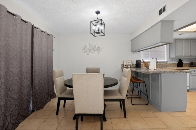 Building Photo - 4505 Gardenwood Ln