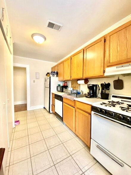 Building Photo - 8 Commonwealth Ave