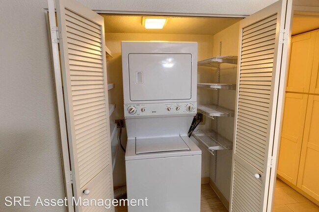 Building Photo - 1 br, 1 bath House - 701 San Conrado Ter #3