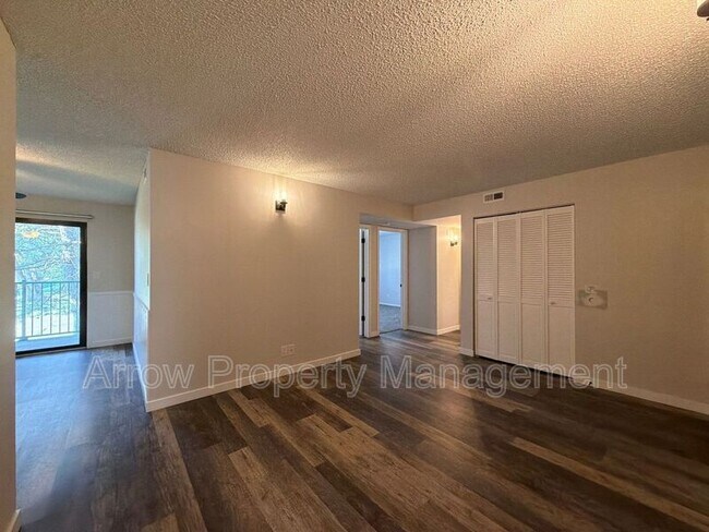 Building Photo - 3405 Holdrege St