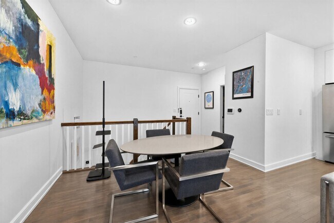Building Photo - 974 Summit Ave