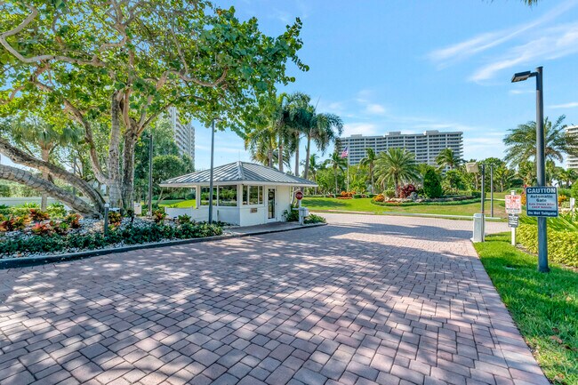 Building Photo - 4301 N Ocean Blvd