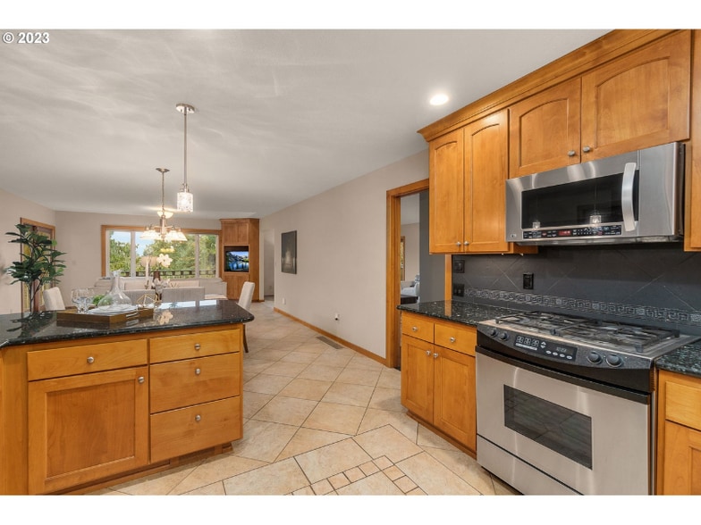 Building Photo - 16932 Greentree Ave