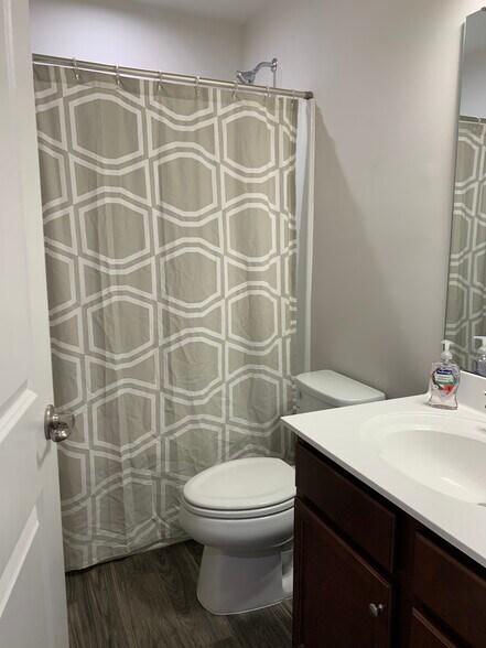 Building Photo - 392 Amber Acorn Ave