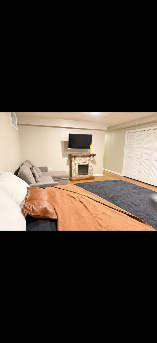 Building Photo - 63 Henry St