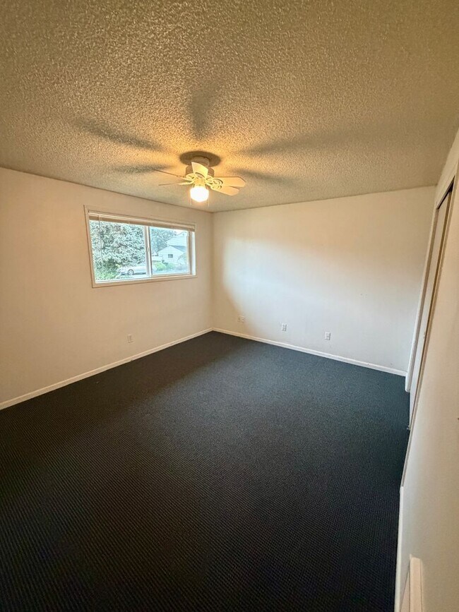 Building Photo - 510 SE 110th Ave