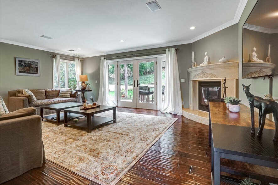 Building Photo - 4751 Topeka Dr