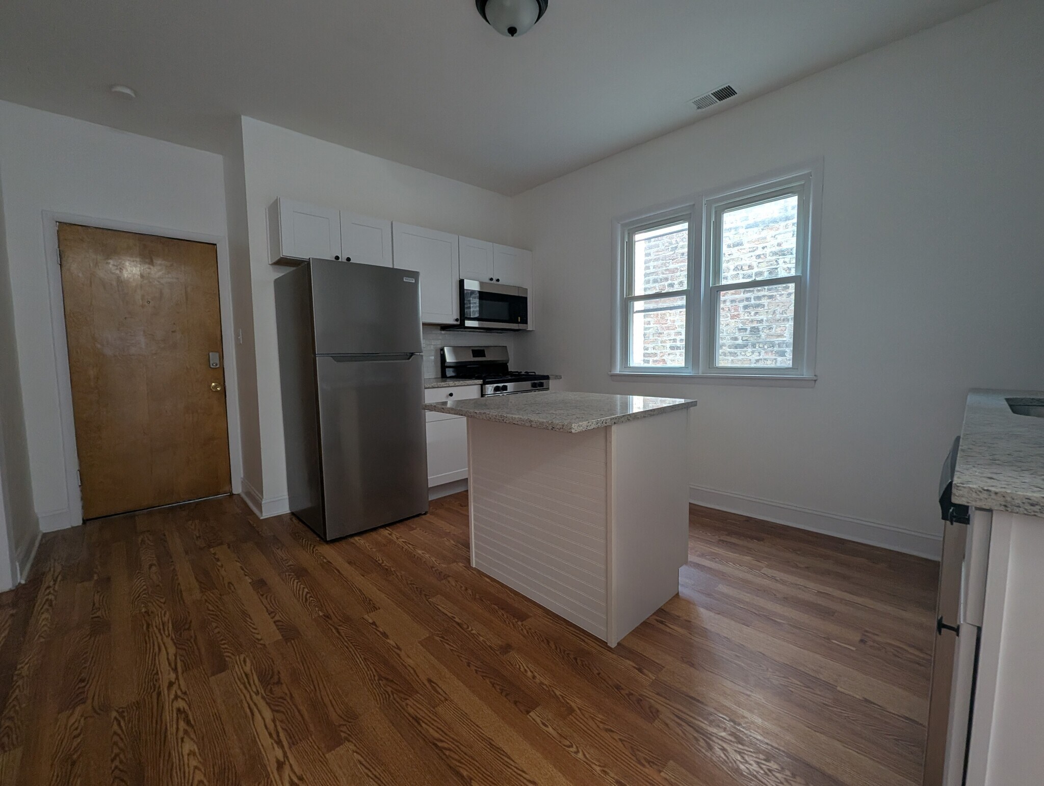 Building Photo - 1520 W Melrose St