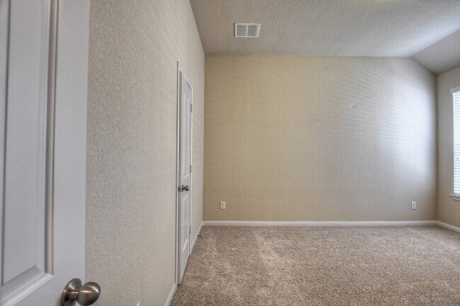 Building Photo - 21644 Lexor Dr
