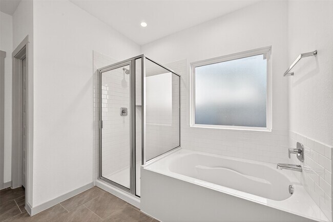 Building Photo - 1107 Lakes Edge Ln