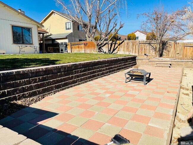 Building Photo - 6900 Sunkist Dr