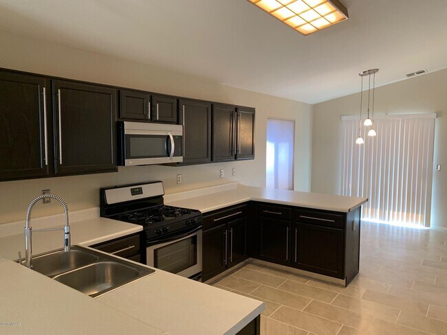 Building Photo - 8824 S Desert Rainbow Dr
