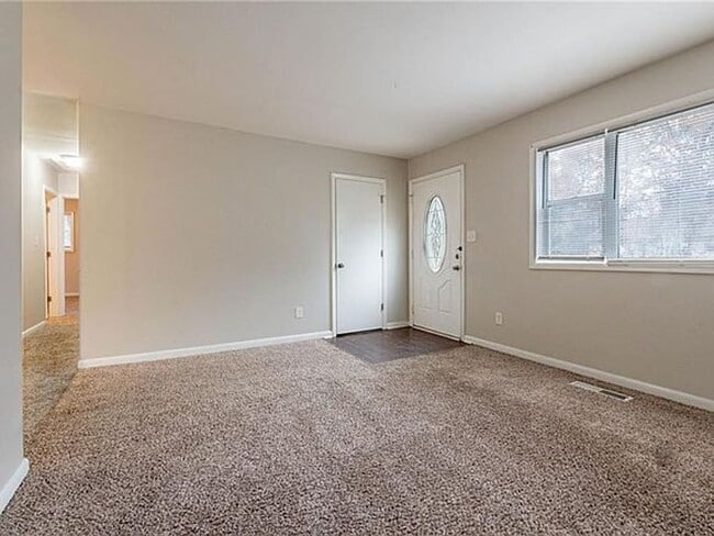 Building Photo - 1410 Willow Dr