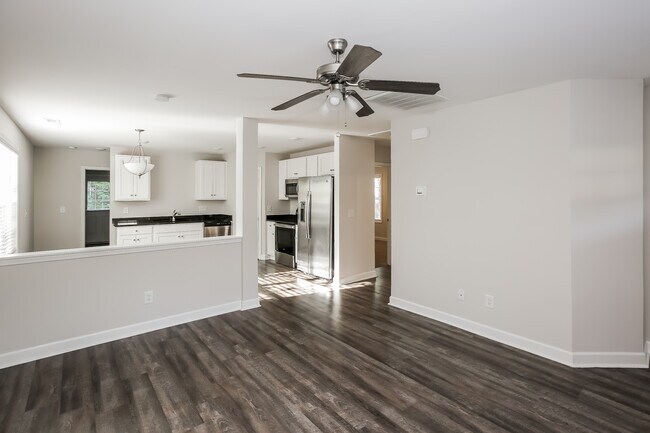 Building Photo - 28 Meadowview Ave SW