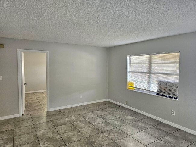 Building Photo - 2584 Seneca Ave