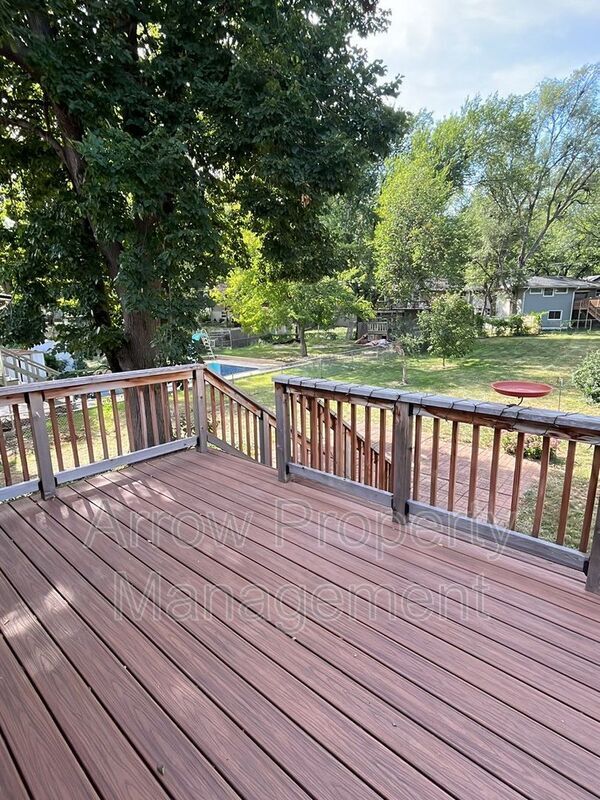 Building Photo - 1925 Manor Ct