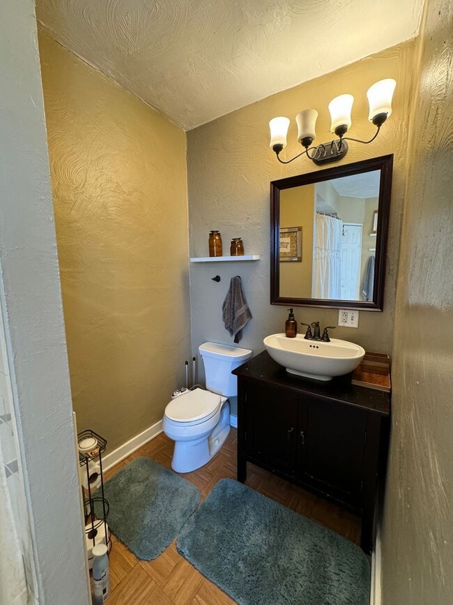 Building Photo - Coming soon! Stylish 3 Bedroom 1.5 Bathroo...