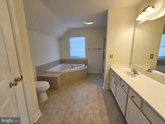 Building Photo - 165 Pitch Kettle Ct